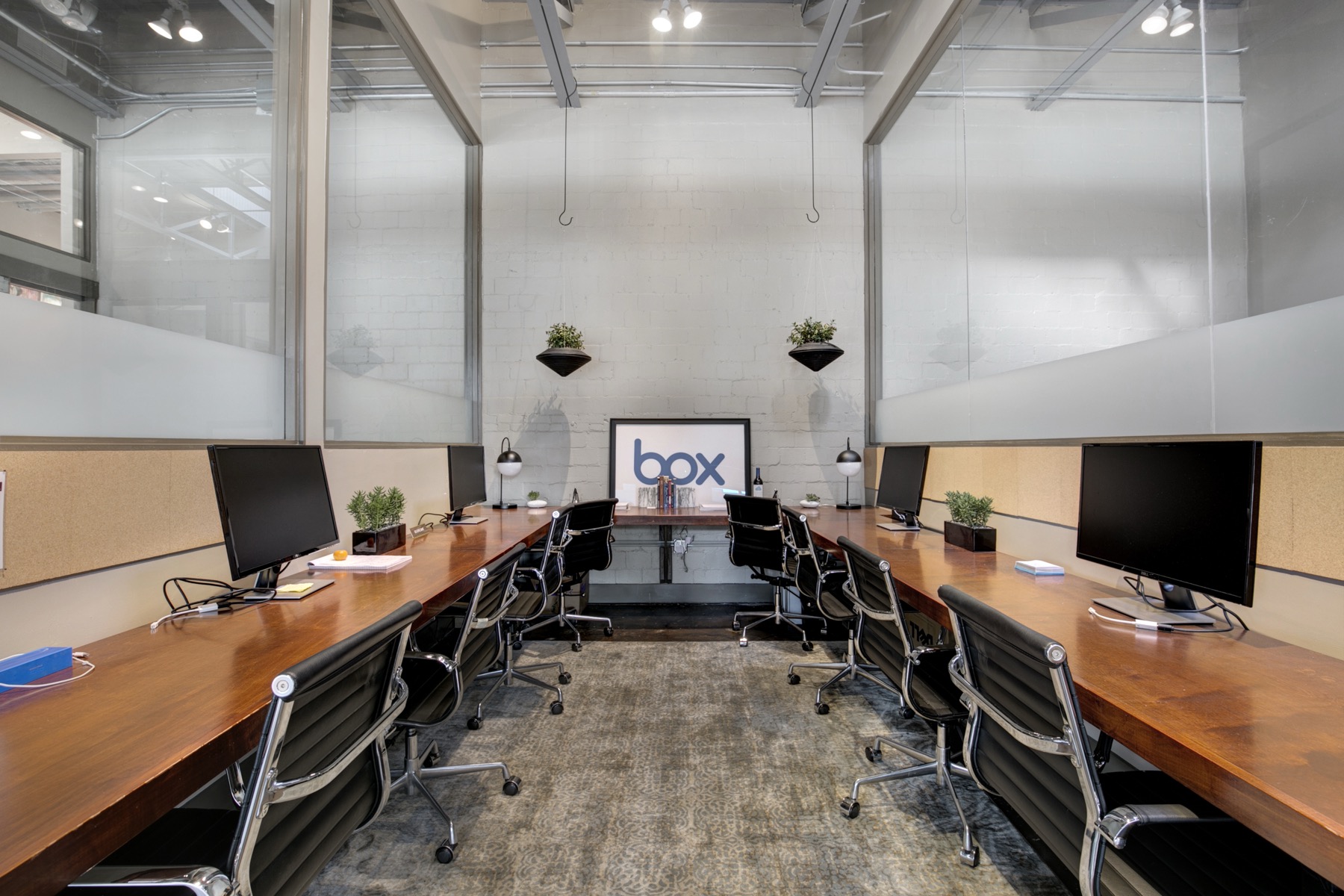 Large office at GeniusDen