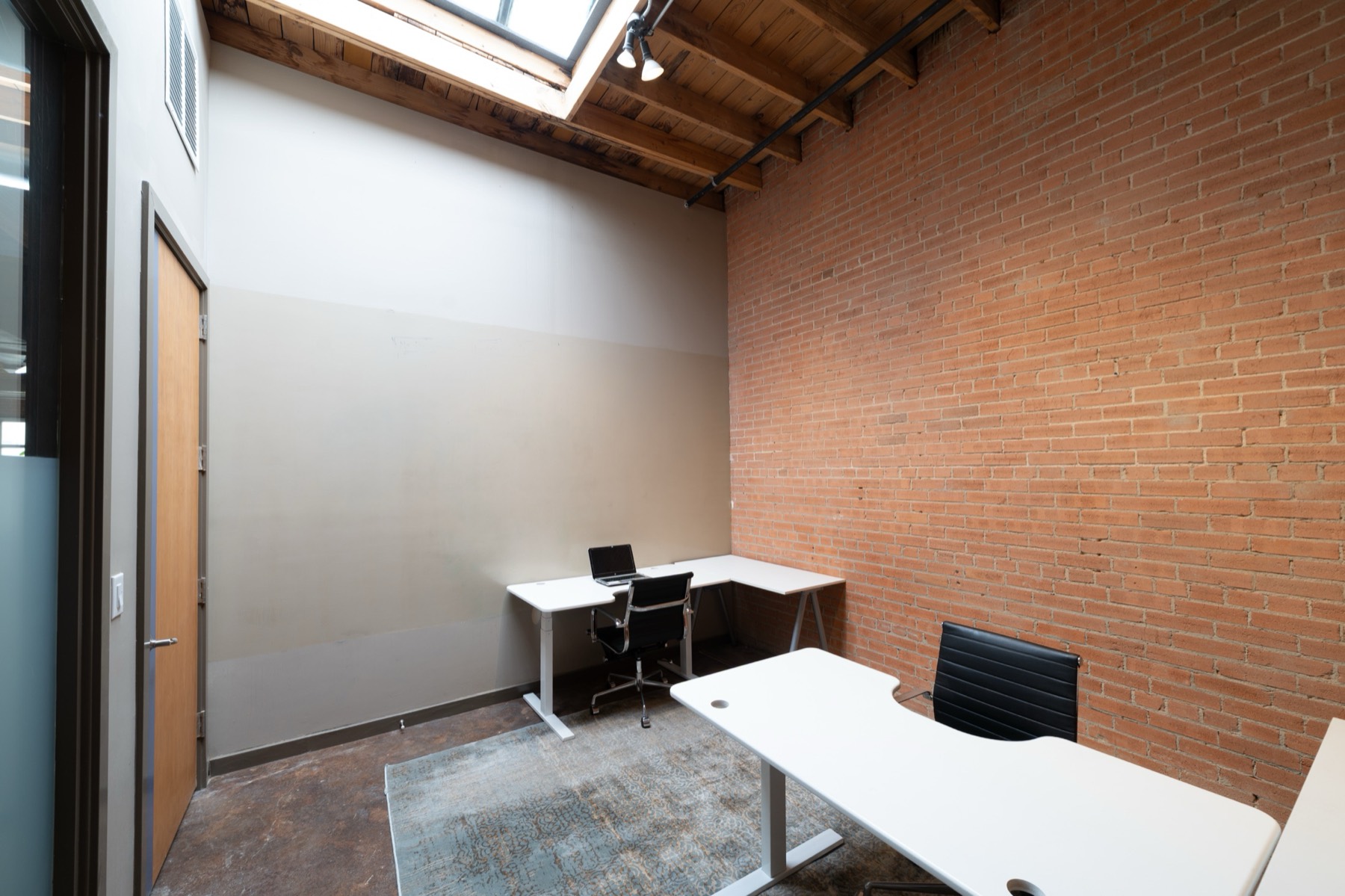 Medium office at GeniusDen