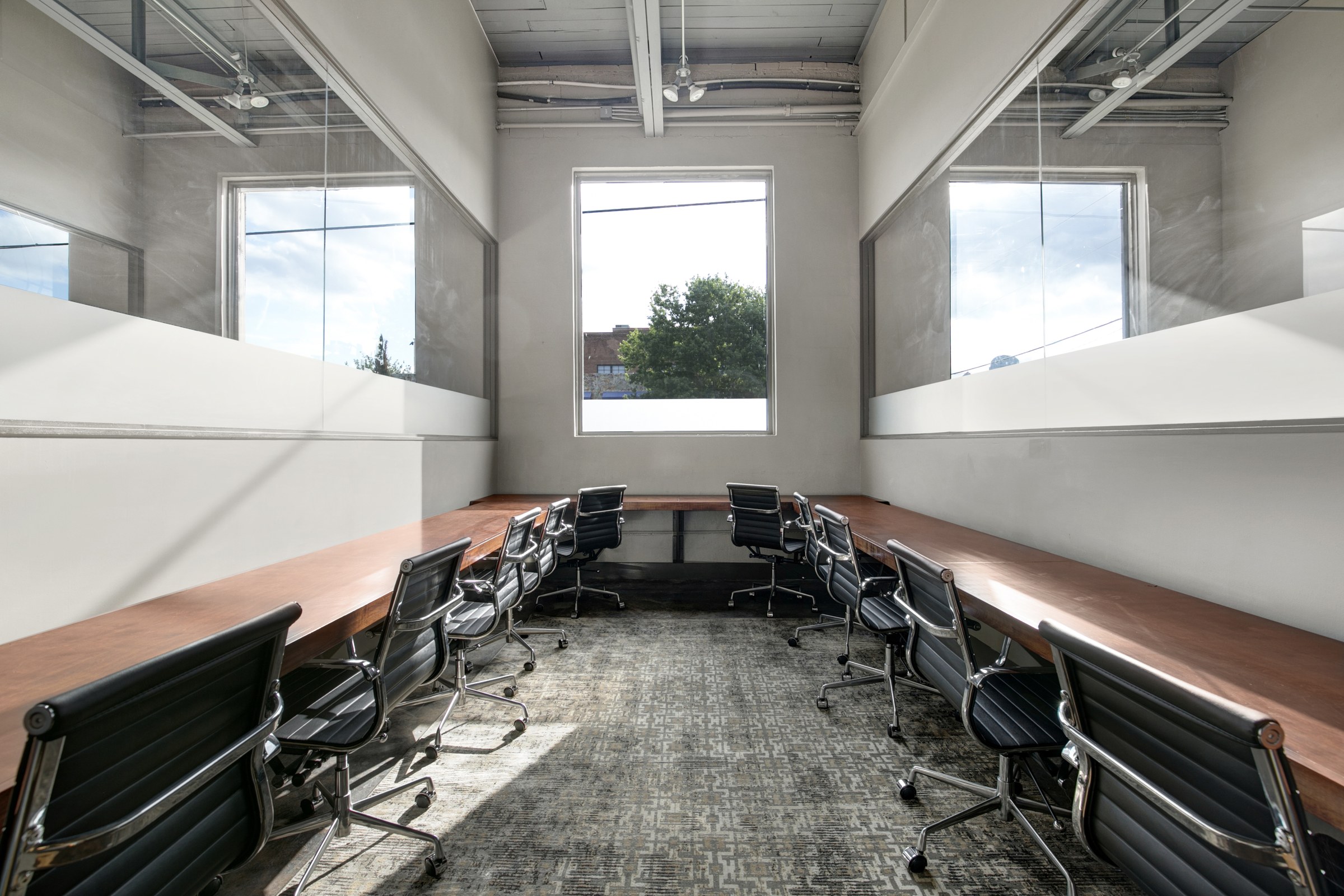Extra-large office at GeniusDen